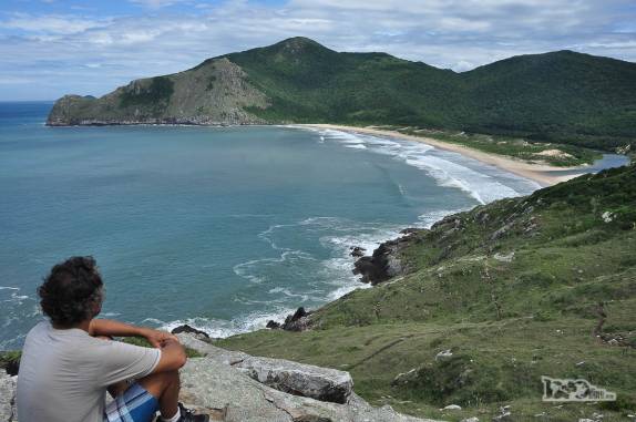 Depois de quase duas horas de caminhada, a chegada à praia da Lagoinha do Leste, na costa sul de Florianópolis, em Santa Catarina